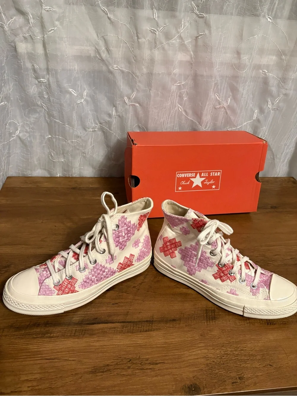 Converse Chuck 70 Bright Embroidery High-Top - Picture 4 of 9